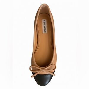 Steve Madden Two-Tone Tan and Black Ballet Flat with Bow